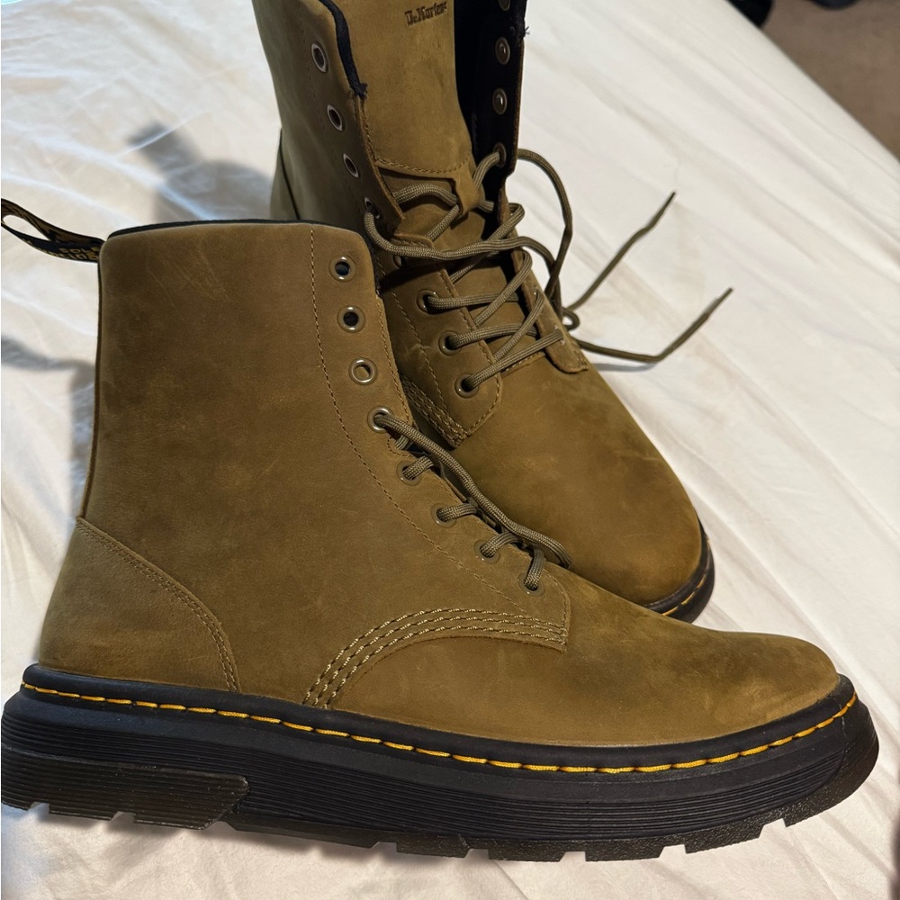 NWOB Dr. Martens Tan Lace-Up Boots